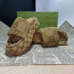 NEW Gucci Angelina GG Canvas Platform Slide Sandals in Beige Brown